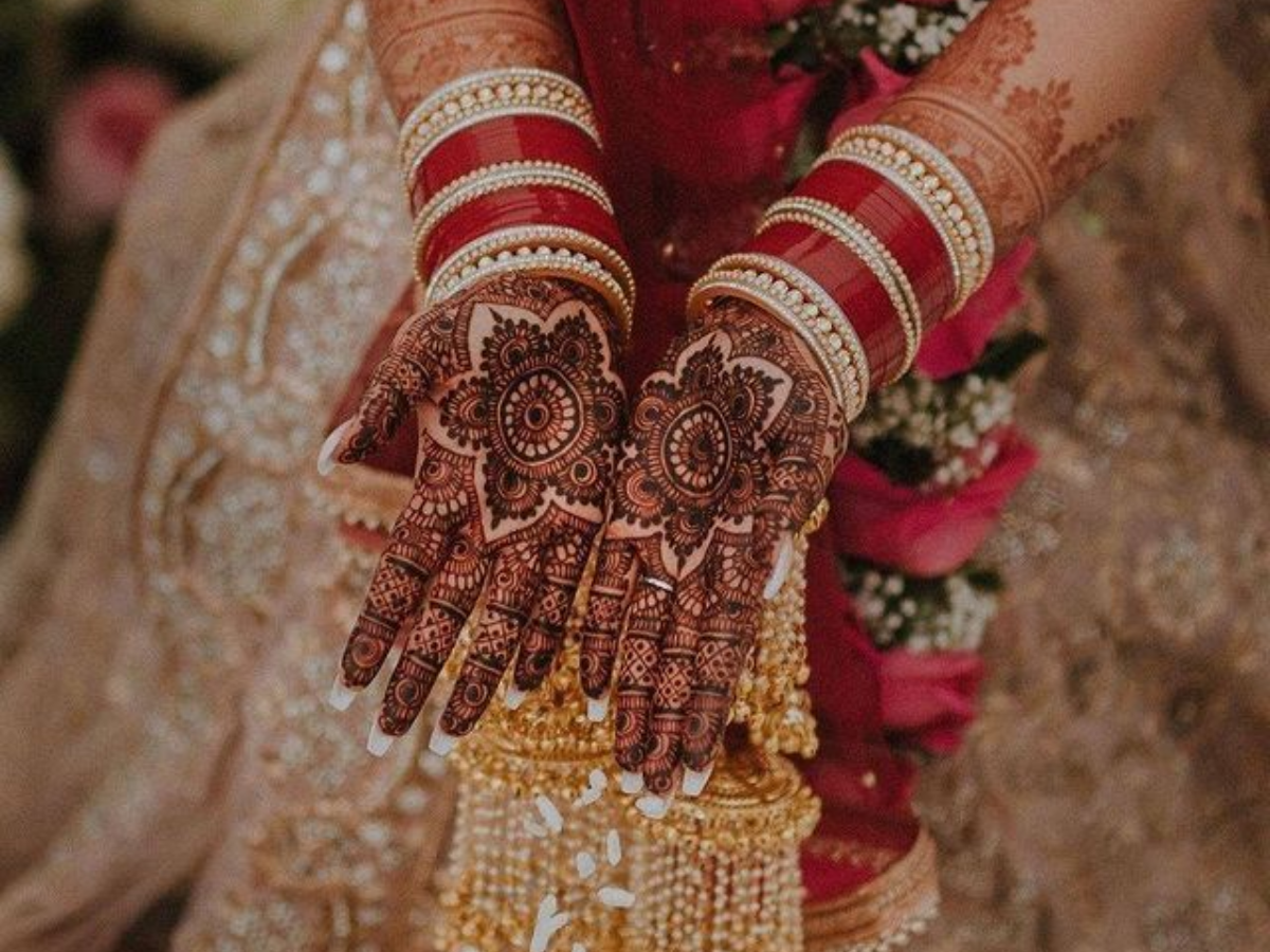 red beautiful chudda - Photo Gallery