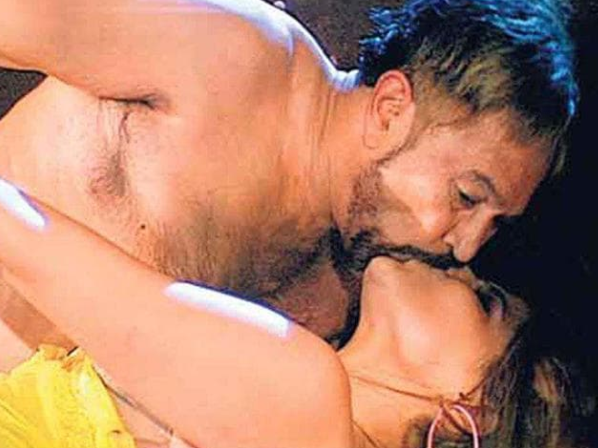 बेटी-पोती की उम्र की एक्ट्रेसेस के साथ इन स्टार्स ने दिए इंटीमेट सीन, एक एक्ट्रेस तो 47 साल छोटी थी - Photo Gallery