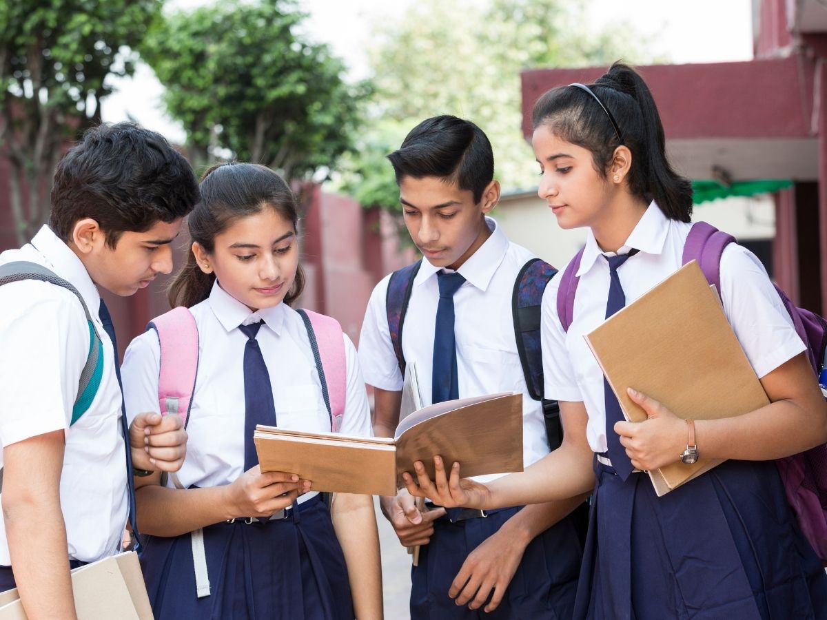 Public Holiday: UP में नहीं मिलेगी 24 नवंबर को छुट्टी! CM Yogi का बड़ा फैसला, छात्रों के चेहरे पर छाई मायूसी - Photo Gallery