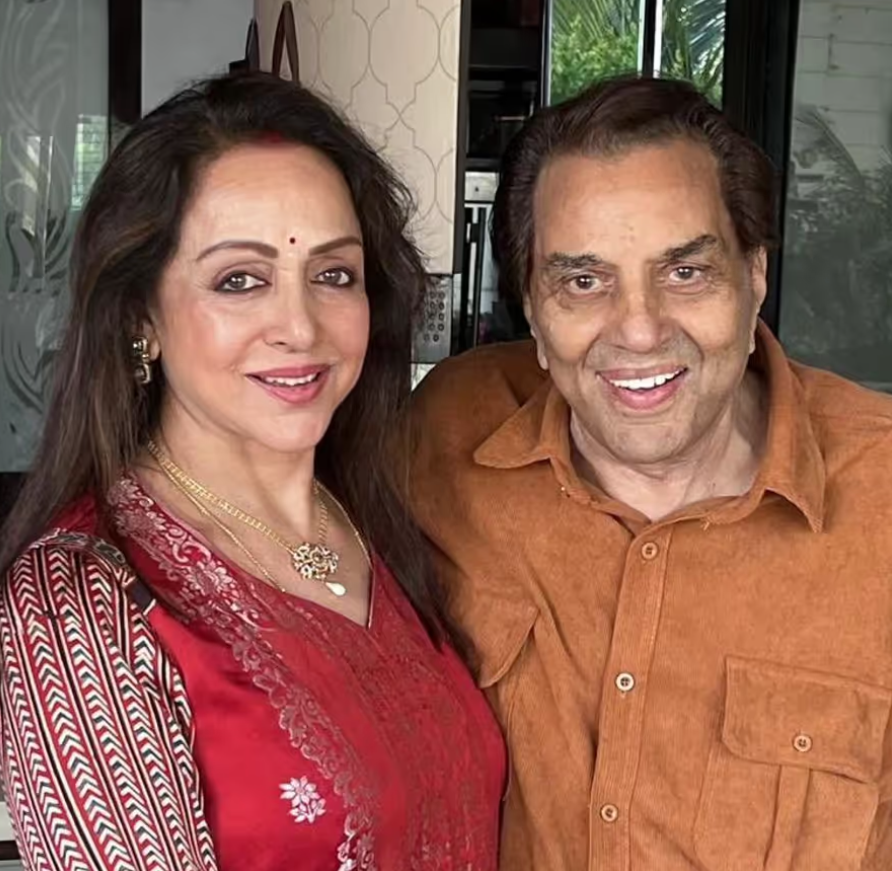 डिस्चार्ज होकर घर पहुंचे Dharmendra की सेहत पर बोलीं हेमा मालिनी, बेहद मुश्किल घड़ी है…