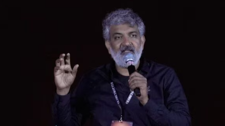 राजामौली ने भगवान हनुमान पर उतारा गुस्सा, भरे इवेंट में कह दिया कुछ ऐसा जिससे फैंस भी चौंक गए