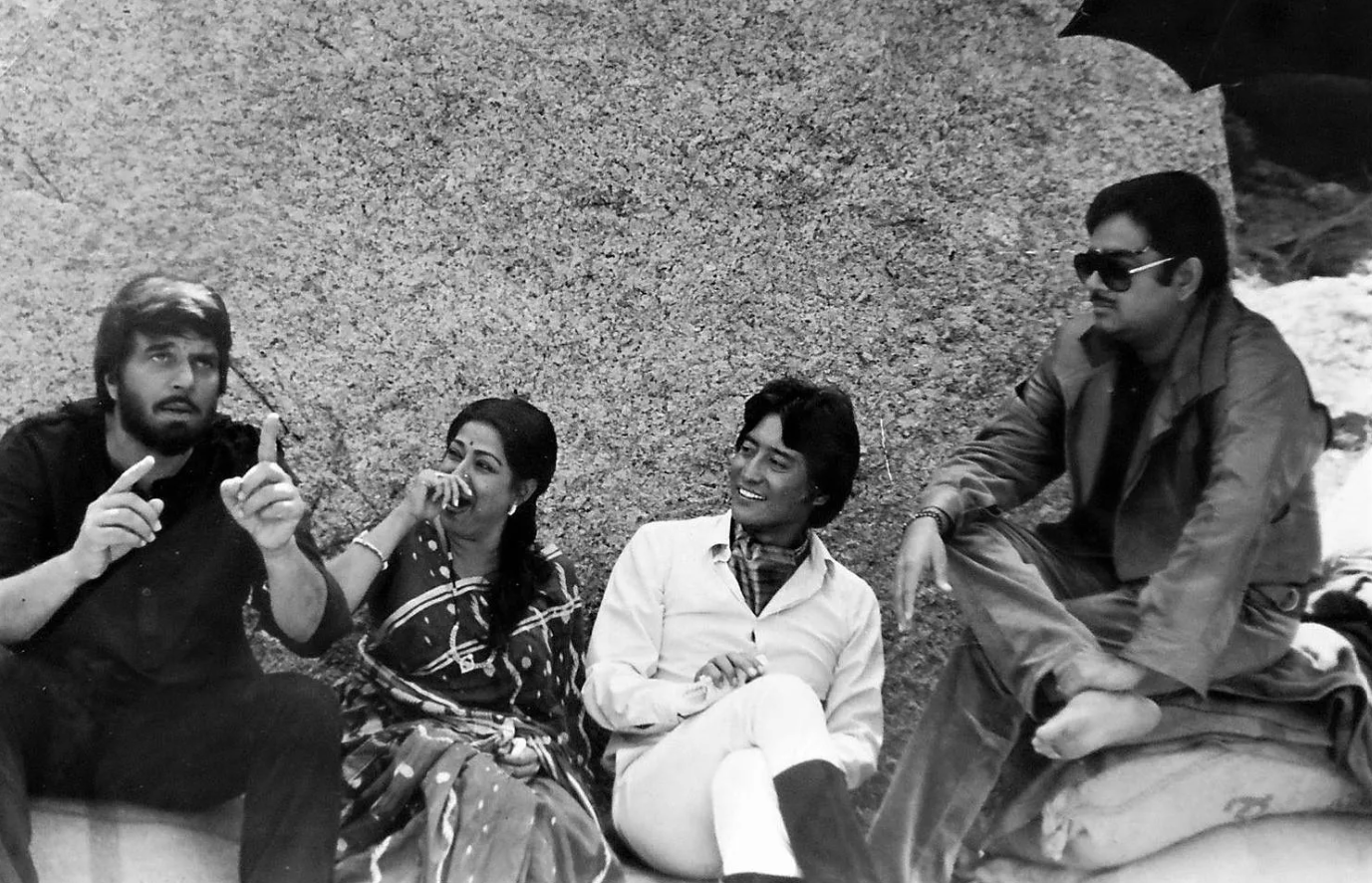 शराब की लत के कारण बदनाम थे Dharmendra, नशे में पकड़ लिया था पिता का कॉलर