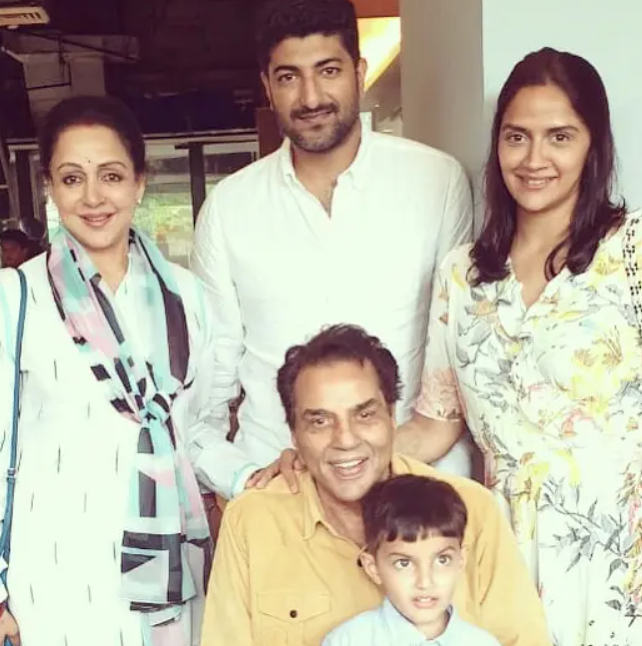 क्या Dharmendra की प्रॉपर्टी पर है छोटी बेटी की नजर, सच सुन हैरत में पड़ जाएंगे आप!