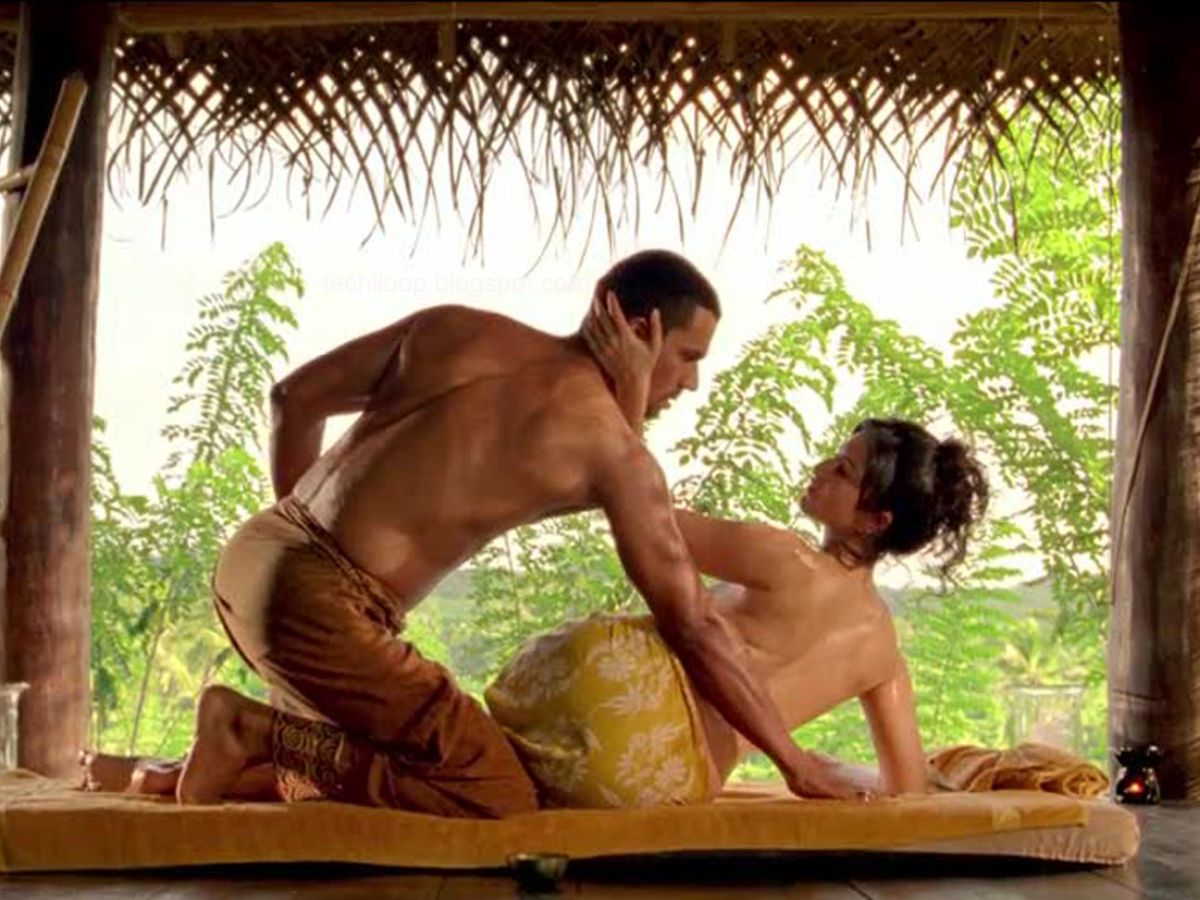 पानी में गई शर्म और हया! दीपिका से लेकर आलिया तक, इन बॉलीवुड एक्ट्रेस ने टॉपलेस लुक से मचाई सनसनी