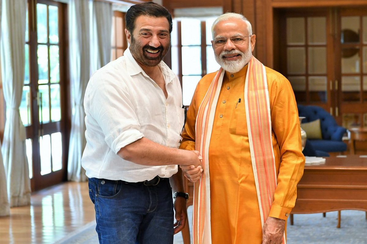 BJP में क्यों जा रहे हो? जब मुस्लिम महिला ने Dharmendra को कॉल कर कही ऐसी बात, एक्टर ने दिया ये जवाब