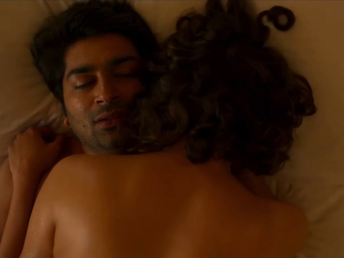 जब सेक्स सीन्स में हद भूल बैठीं Tamannah Bhatia, एक्टर के ऊपर टॉप उतारकर बैठ गईं और… - Photo Gallery