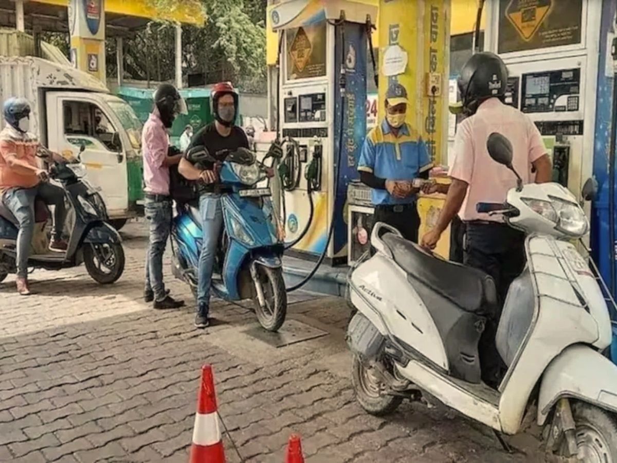 अगर आप भी भरवाते हैं ₹110 या ₹210 का पेट्रोल, तो रुक जाइए! Viral Video में पेट्रोल पंप ऑपरेटर ने बताए वो 2 टिप्स, जिनसे कभी धोखा नहीं खाएंगे - Photo Gallery