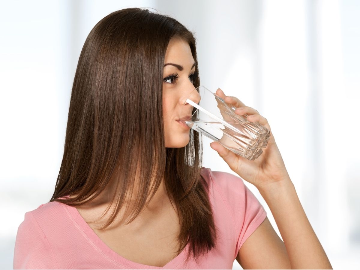 सुबह खाली पेट पीते हैं चाय? उससे पहले पी लें ये चीज; गैस-एसिडिटी और कब्ज से मिलेगी राहत - Photo Gallery