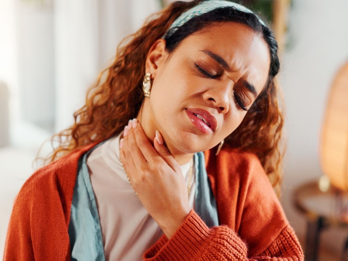 सर्दियों में गर्दन-कंधे का दर्द क्यों बढ़ता है? आयुर्वेद और साइंस बताते हैं राहत के आसान देसी उपाय - Photo Gallery