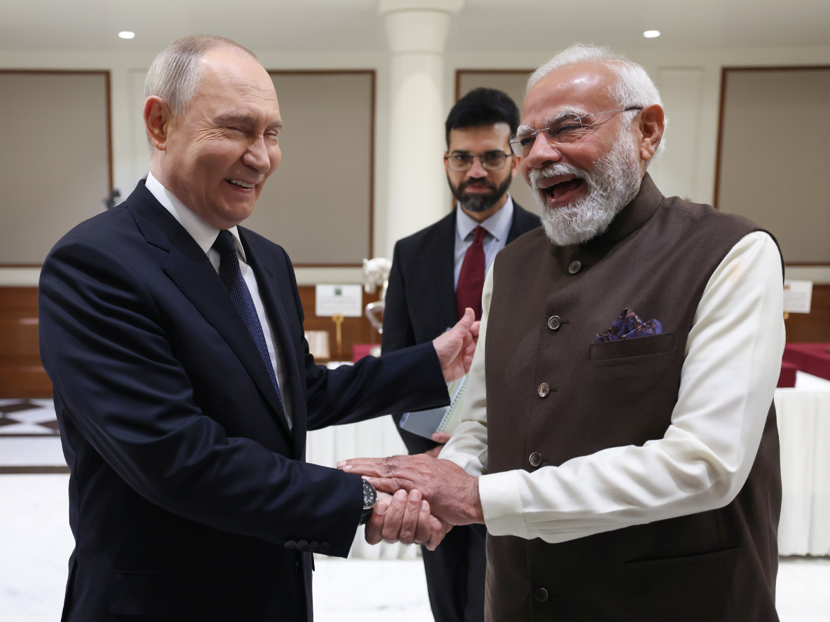 भारत पहुंचे रूसी राष्ट्रपति पुतिन, एयरपोर्ट से लेकर 7 LKM तक; यहां देखें पीएम मोदी के साथ उनकी कुछ बेहतरीन तस्वीरें - Photo Gallery