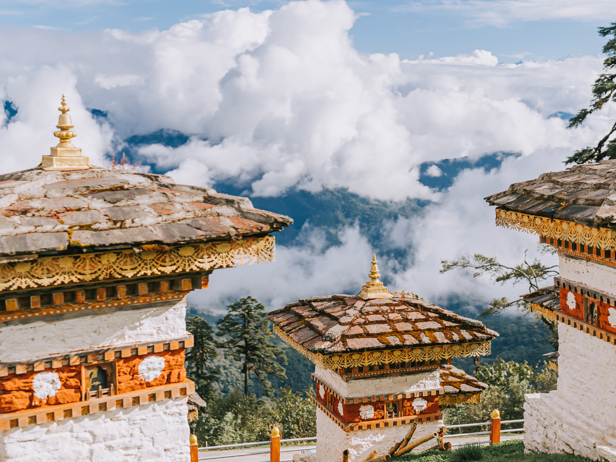 घर, जमीन, पढ़ाई, इलाज सब फ्री… भारत के इस पड़ोसी देश का मॉडल दुनिया में अनोखा, लेकिन शादी को लेकर है अनोखा कानून - Photo Gallery