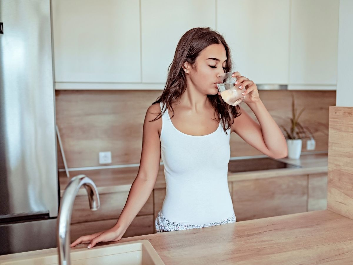 सुबह खाली पेट पीते हैं चाय? उससे पहले पी लें ये चीज; गैस-एसिडिटी और कब्ज से मिलेगी राहत - Photo Gallery