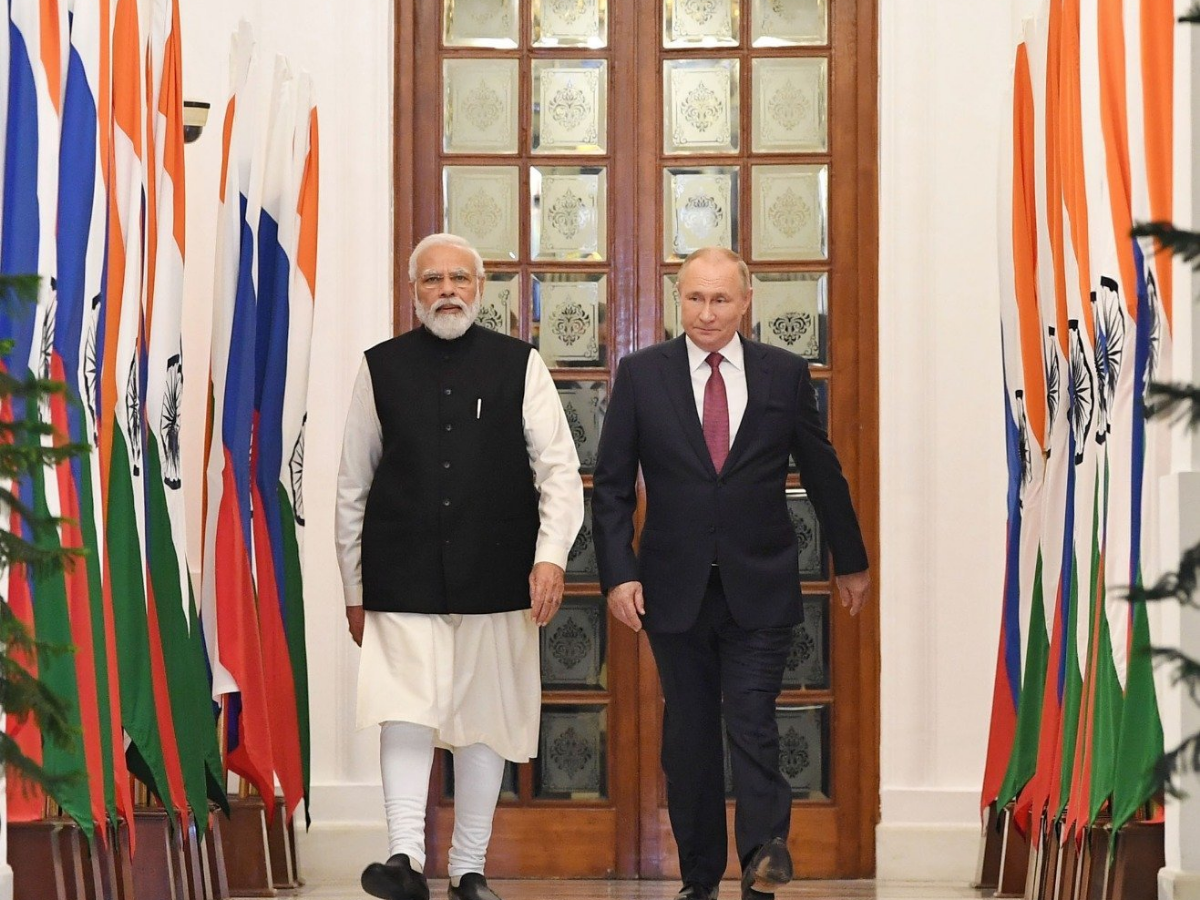 भारत पहुंचे रूसी राष्ट्रपति पुतिन, एयरपोर्ट से लेकर 7 LKM तक; यहां देखें पीएम मोदी के साथ उनकी कुछ बेहतरीन तस्वीरें - Photo Gallery