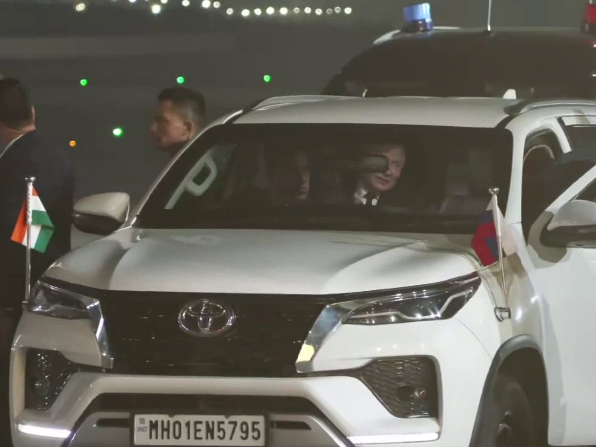 भारत पहुंचे रूसी राष्ट्रपति पुतिन, एयरपोर्ट से लेकर 7 LKM तक; यहां देखें पीएम मोदी के साथ उनकी कुछ बेहतरीन तस्वीरें - Photo Gallery