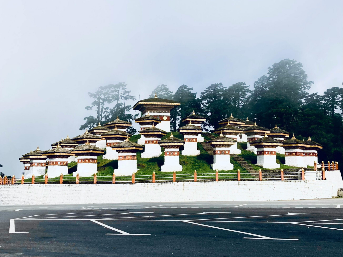 घर, जमीन, पढ़ाई, इलाज सब फ्री… भारत के इस पड़ोसी देश का मॉडल दुनिया में अनोखा, लेकिन शादी को लेकर है अनोखा कानून - Photo Gallery