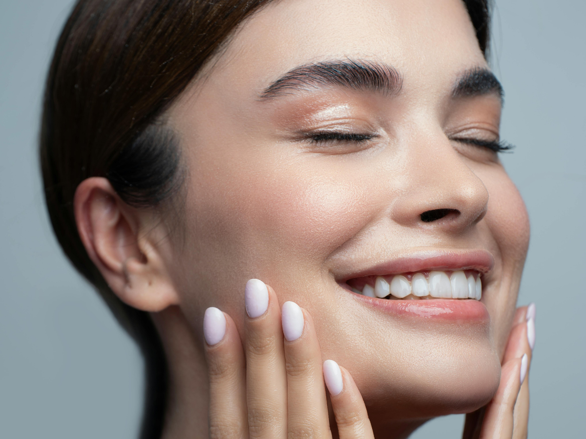 ठंड में भी दमकती त्वचा, सर्दियों के स्किनकेयर सीक्रेट्स; यहां जाने कैसे त्वचा को चमकदार बनाए? - Photo Gallery