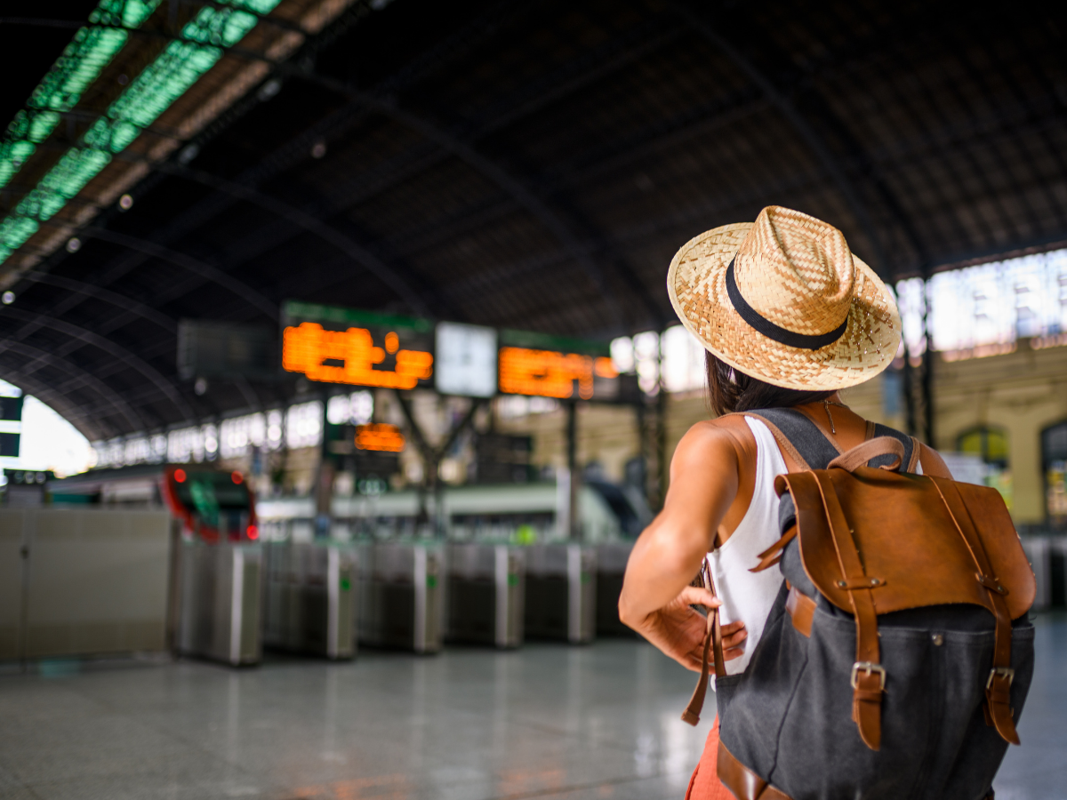 Solo Traveling: क्यों हर जगह बढ़ रहा है अकेले घूमने का ट्रेंड; आखिर क्या हैं इसके फायदे? - Photo Gallery