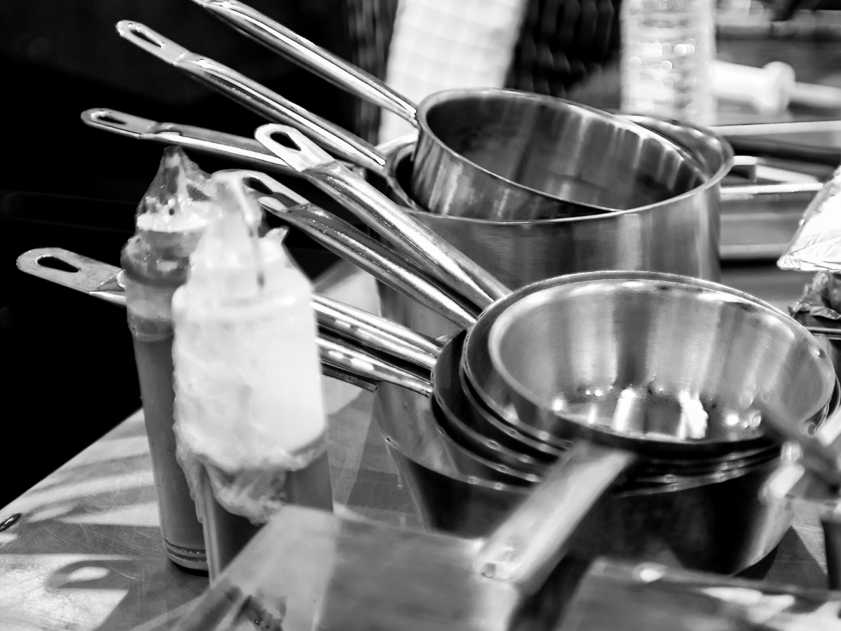 Food Storage Tips: भूलकर भी स्टील के बर्तन में न रखें ये फूड आइटम्स, फूड पॉइजनिंग होने का रहता है खतरा - Photo Gallery