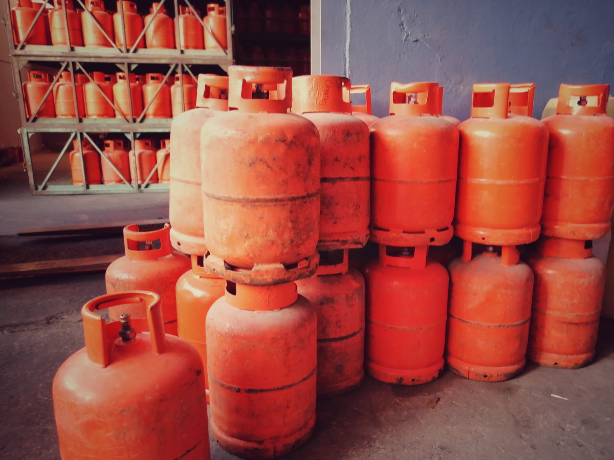 एलपीजी सिलेंडर की एक्सपायरी डेट जानना क्यों है जरूरी? घर में बैठे-ऐसे कर सकते हैं पहचान - Photo Gallery