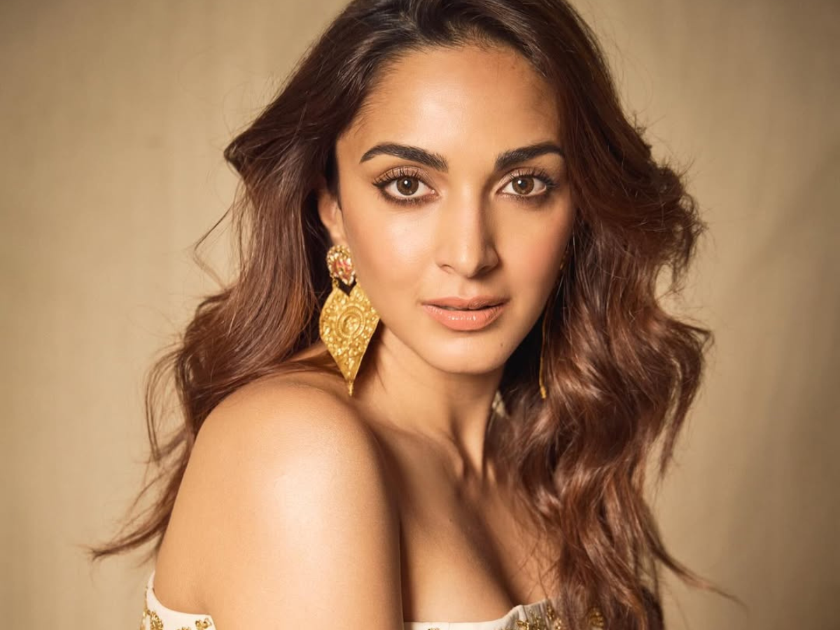 ताम झाम छोड़िए, सादगी भी आपको बना सकती है स्टाइल आइकन! जानें इन बॉलीवुड हसीनाओं के ‘मिनिमलिस्ट’ लुक के पीछे का राज़? - Photo Gallery