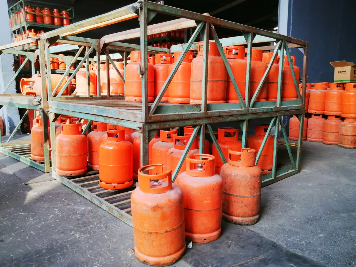 एलपीजी सिलेंडर की एक्सपायरी डेट जानना क्यों है जरूरी? घर में बैठे-ऐसे कर सकते हैं पहचान - Photo Gallery