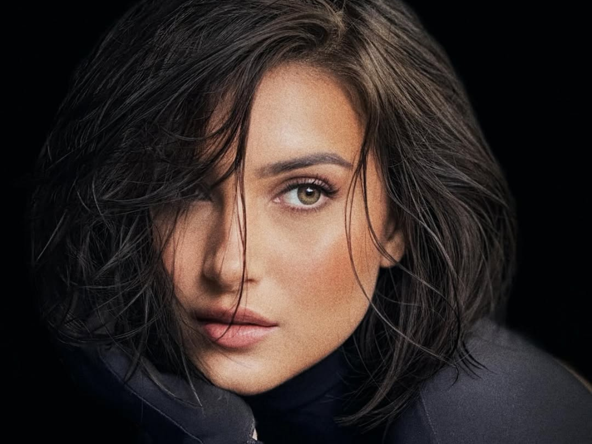 ताम झाम छोड़िए, सादगी भी आपको बना सकती है स्टाइल आइकन! जानें इन बॉलीवुड हसीनाओं के ‘मिनिमलिस्ट’ लुक के पीछे का राज़? - Photo Gallery