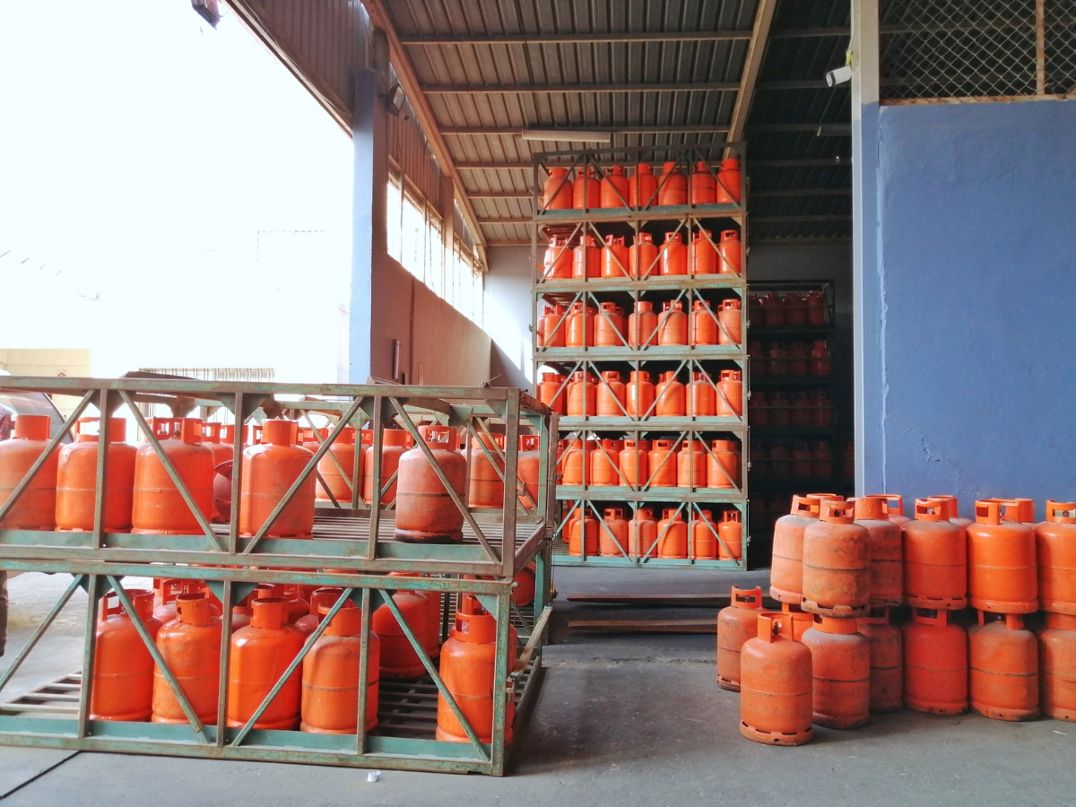 एलपीजी सिलेंडर की एक्सपायरी डेट जानना क्यों है जरूरी? घर में बैठे-ऐसे कर सकते हैं पहचान - Photo Gallery