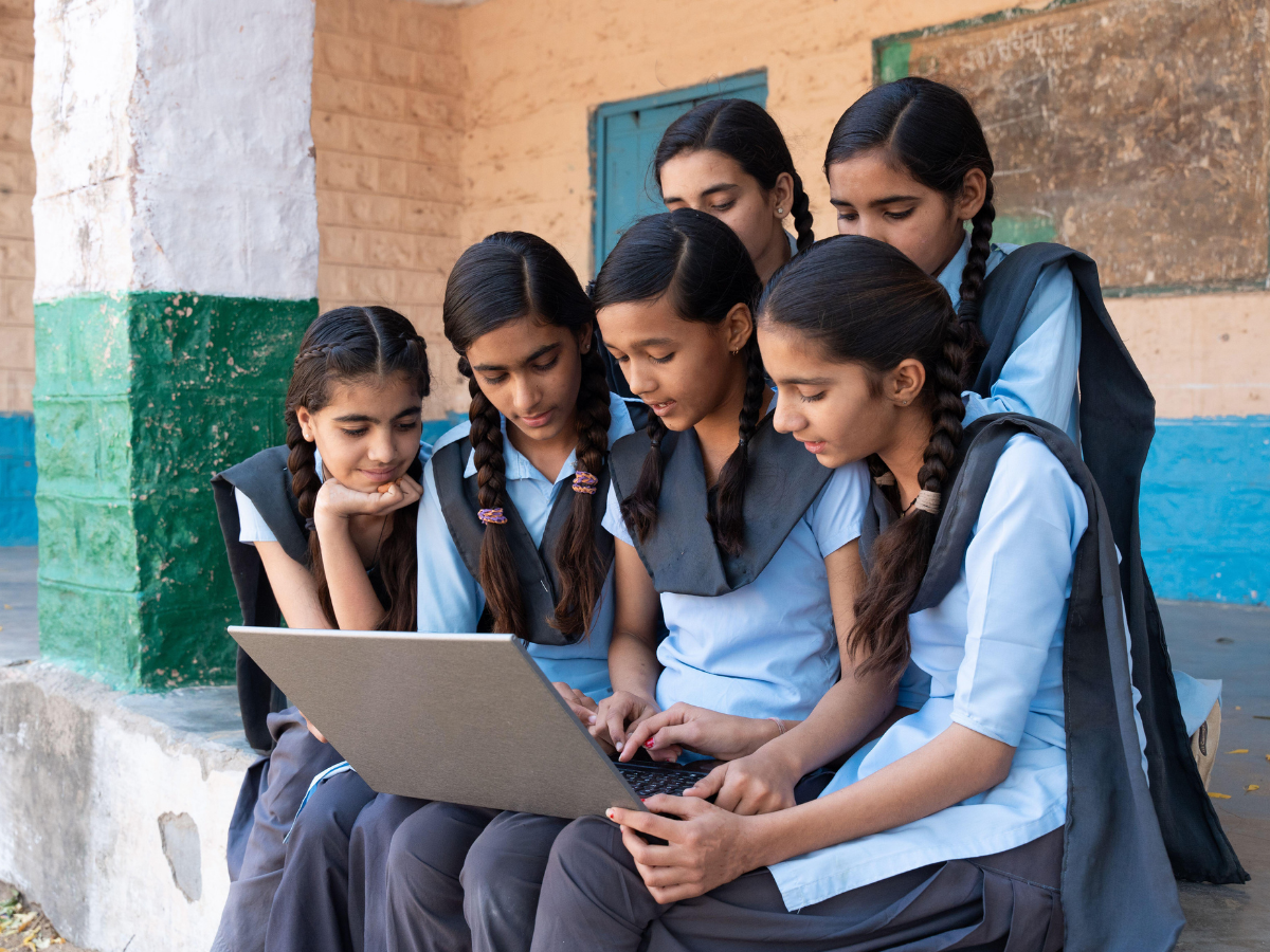 चीन या अमेरिका में नहीं बल्कि इस देश में हैं दुनिया के सबसे ज्यादा स्कूल और कॉलेज, जानें लिस्ट में कहां है भारत का नाम? - Photo Gallery