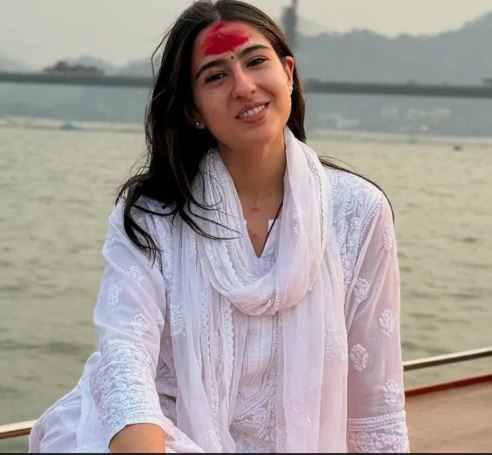 Sara Ali Khan Chikankari and Simplicity - Photo Gallery