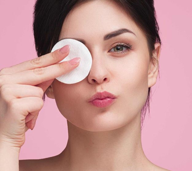 Not removing makeup properly - Photo Gallery