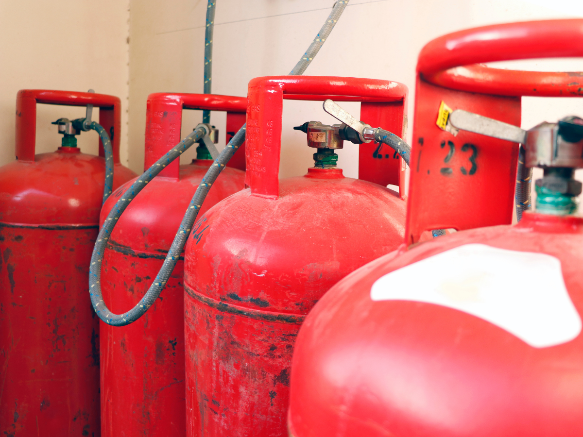 एलपीजी सिलेंडर की एक्सपायरी डेट जानना क्यों है जरूरी? घर में बैठे-ऐसे कर सकते हैं पहचान - Photo Gallery