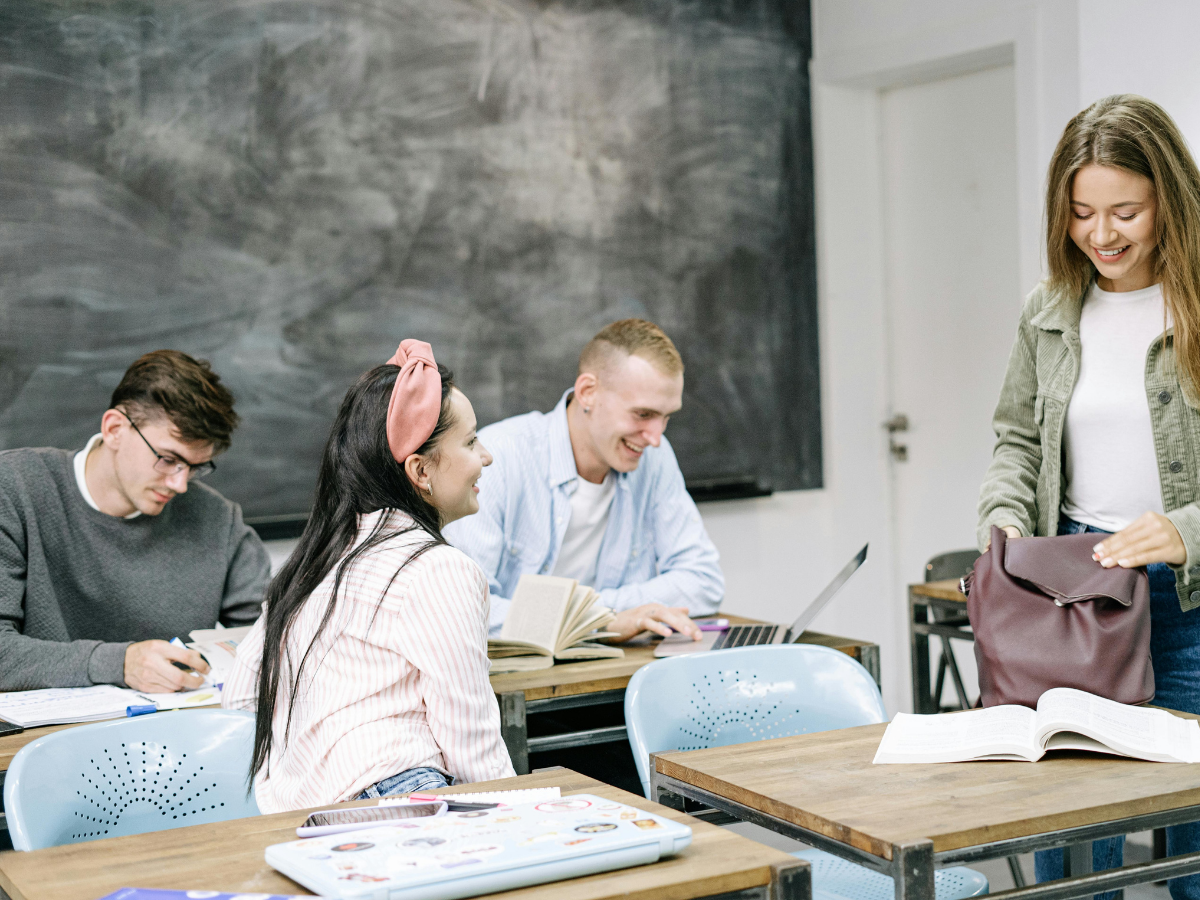 चीन या अमेरिका में नहीं बल्कि इस देश में हैं दुनिया के सबसे ज्यादा स्कूल और कॉलेज, जानें लिस्ट में कहां है भारत का नाम? - Photo Gallery