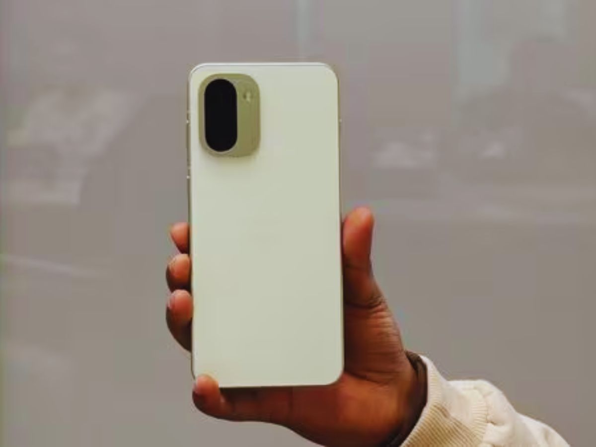 6 Upcoming smartphone launches in December 2025 8 - Photo Gallery