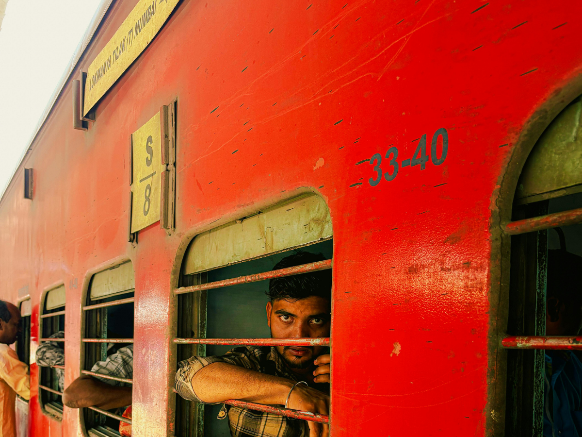 चलती ट्रेन में बिगड़े स्वास्थ्य तो कैसे बुलाएं डॉक्टर, यहां जानें रेलवे कैसे करेगा आपकी मदद? - Photo Gallery