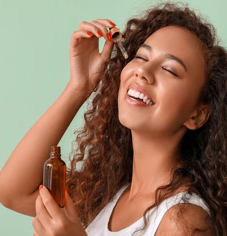 Massage with facial oil - Photo Gallery