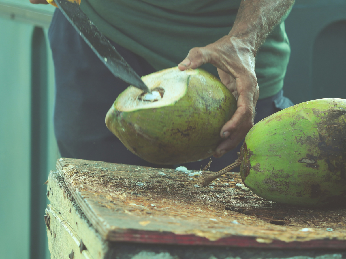 क्या आप भी गलत तरीके से पी रहे हैं नारियल पानी? डॉ. से जानिये इसके चौंकाने वाले सच! - Photo Gallery