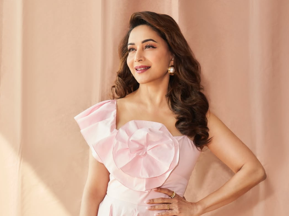 ताम झाम छोड़िए, सादगी भी आपको बना सकती है स्टाइल आइकन! जानें इन बॉलीवुड हसीनाओं के ‘मिनिमलिस्ट’ लुक के पीछे का राज़? - Photo Gallery