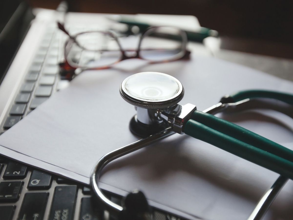 प्रदूषण से लड़ने के लिए दिल्ली-NCR वालों के पास जरूर होनी चाहिए ये ‘सर्वाइवल किट’, डॉक्टर ने बताया क्या-क्या जरूरी - Photo Gallery