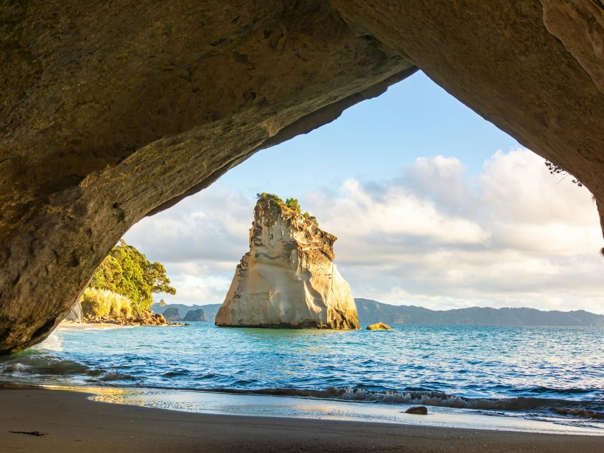 धरती पर जन्नत से कम नहीं ये खूबसूरत देश, दोस्तों के साथ प्लान करें ट्रिप; 2026 की Foreign Trip बन जाएगी यादगार - Photo Gallery