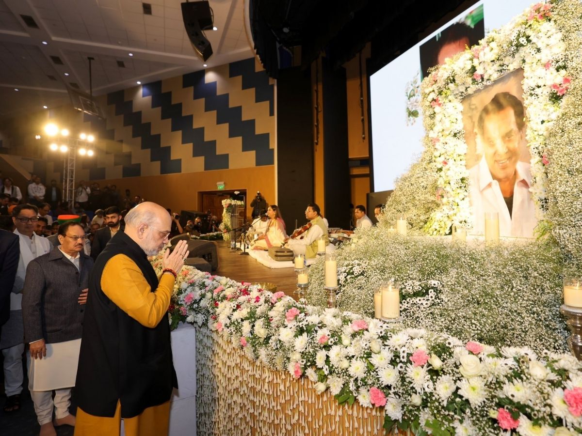 धर्मेंद्र के निधन के 18 दिन बाद हेमा मालिनी ने रखा प्रेयर मीट, अमित शाह ने कही दिल की बात! देखिए ये कुछ खास तस्वीरें - Photo Gallery