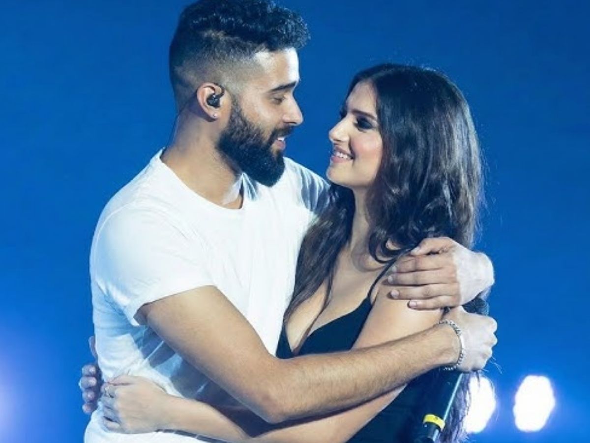 AP Dhillon से पहले Ahaan Panday के साथ भी कर चुकी रोमांस, यहां जानें तारा सुतरिया के 5 बड़े विवाद - Photo Gallery