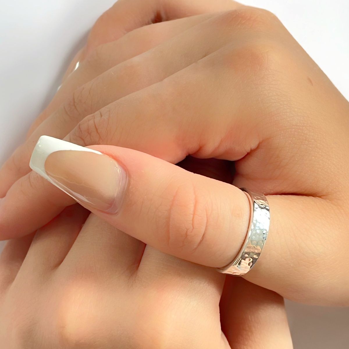 Benefits of Silver Ring On Thumb: अंगूठे में चांदी का छल्ला पहनने से मिलते हैं इतने फायदे कि जानकर चौंक जाएंगे - Photo Gallery