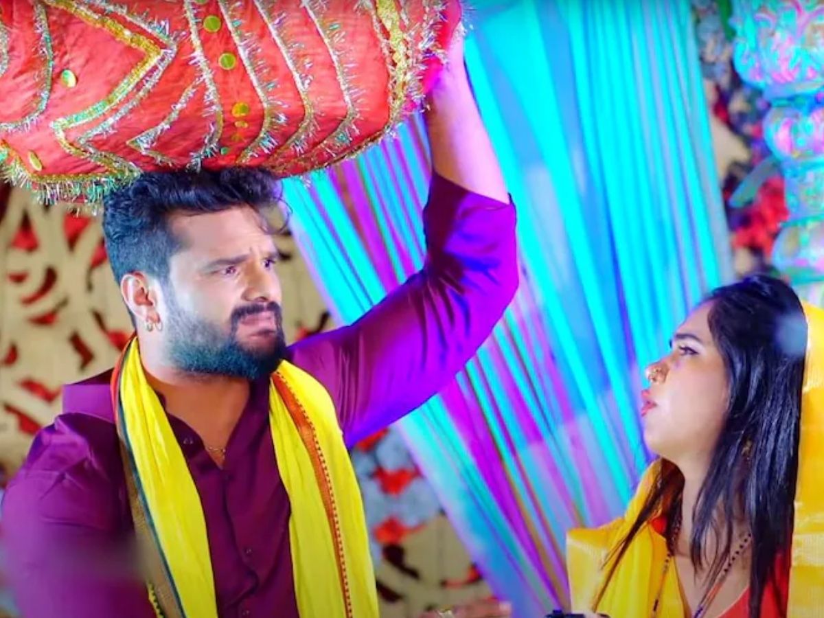 कार्तिक आर्यन से लेकर ऋतिक रोशन तक, भोजपुरी गानों पर लगा चुके हैं ठुमके; बॉलीवुड इन वायरल भोजपुरी गानों का है दीवाना - Photo Gallery