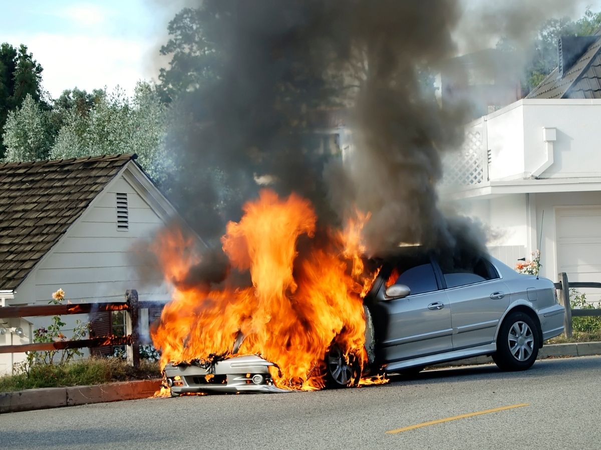 Car Fire Reasons: चलते चलते कार क्यों बन जाती है आग का गोला? यहां जानिए वजह - Photo Gallery