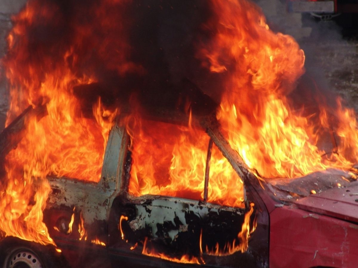 Car Fire Reasons: चलते चलते कार क्यों बन जाती है आग का गोला? यहां जानिए वजह - Photo Gallery