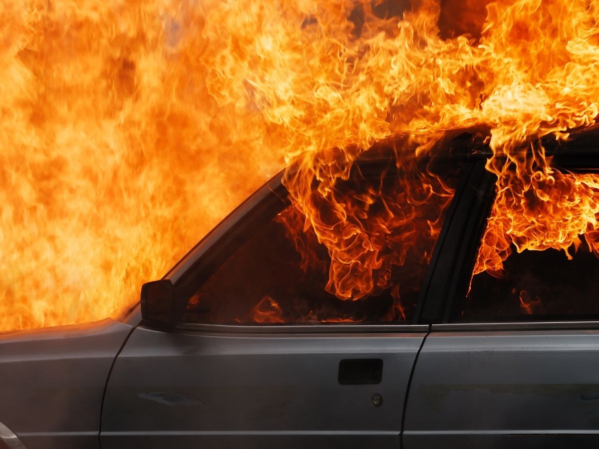 Car Fire Reasons: चलते चलते कार क्यों बन जाती है आग का गोला? यहां जानिए वजह - Photo Gallery