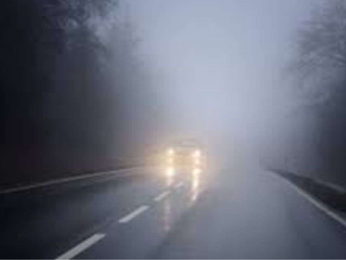 Hacks To Clear Mist: सर्दियों में विंडस्क्रीन पर कैसे हटाएं Fog? यहां जानें 5 सबसे सरल उपाय - Photo Gallery