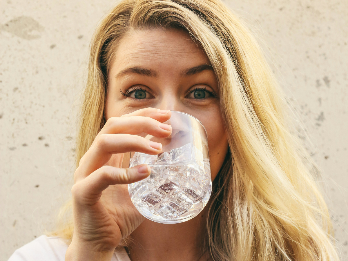 क्या आप भी गलत तरीके से पी रहे हैं नारियल पानी? डॉ. से जानिये इसके चौंकाने वाले सच! - Photo Gallery