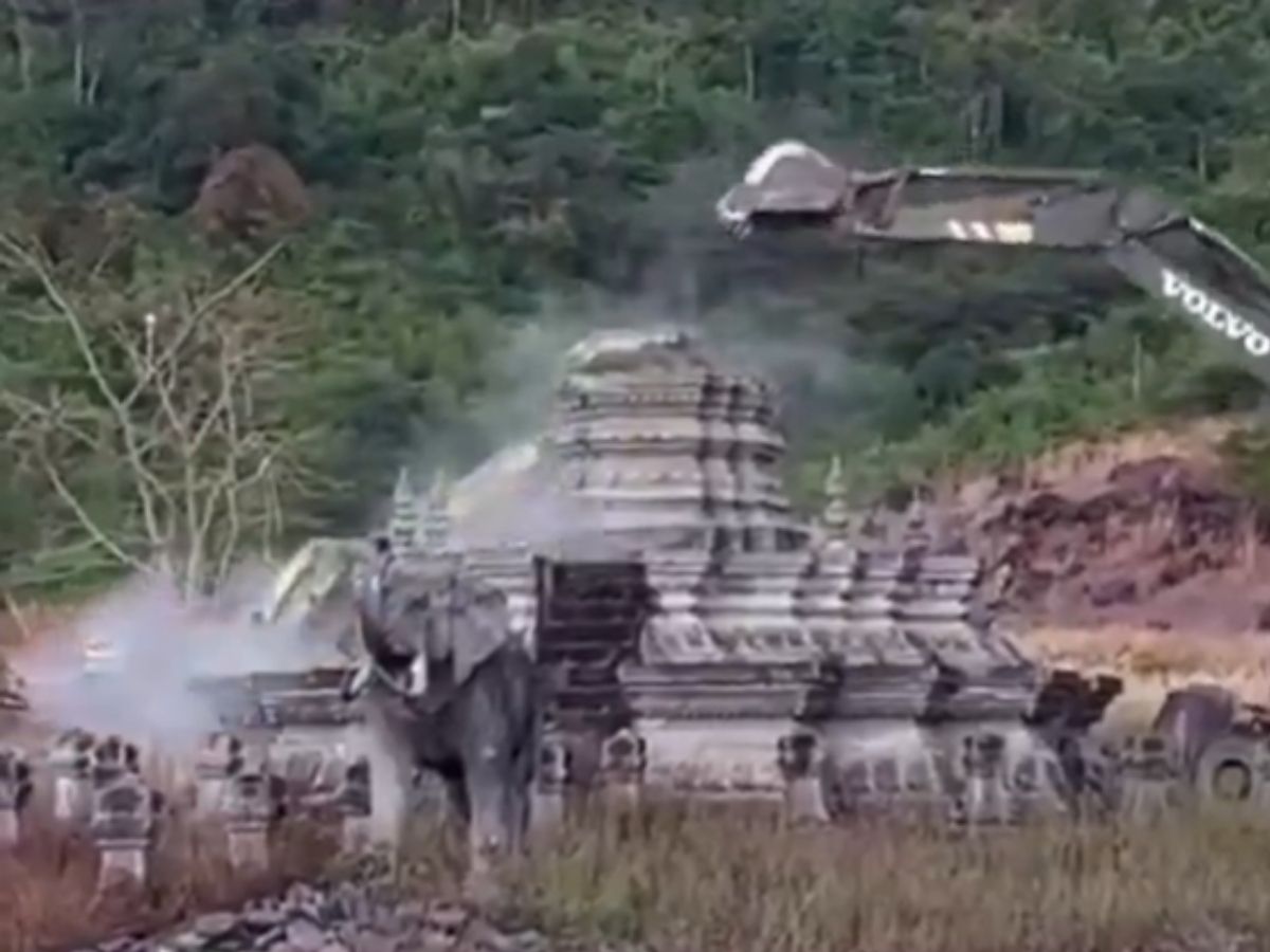 Cambodia में हुआ ‘महापाप’! बुलडोजर से तोड़ी गई भगवान विष्णु की मूर्ति, तस्वीरें देख छलकेंगे आंसू - Photo Gallery