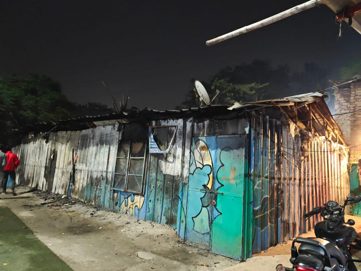 दिल्ली के वसंत विहार के रैन बसेरे में भीषण आग, लेटे-लेटे राख बने लोग; तस्वीरें देख निकल जाएंगी चीखें - Photo Gallery